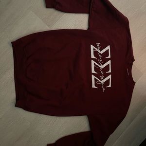 Tri sigma letters and calligraphy crew neck